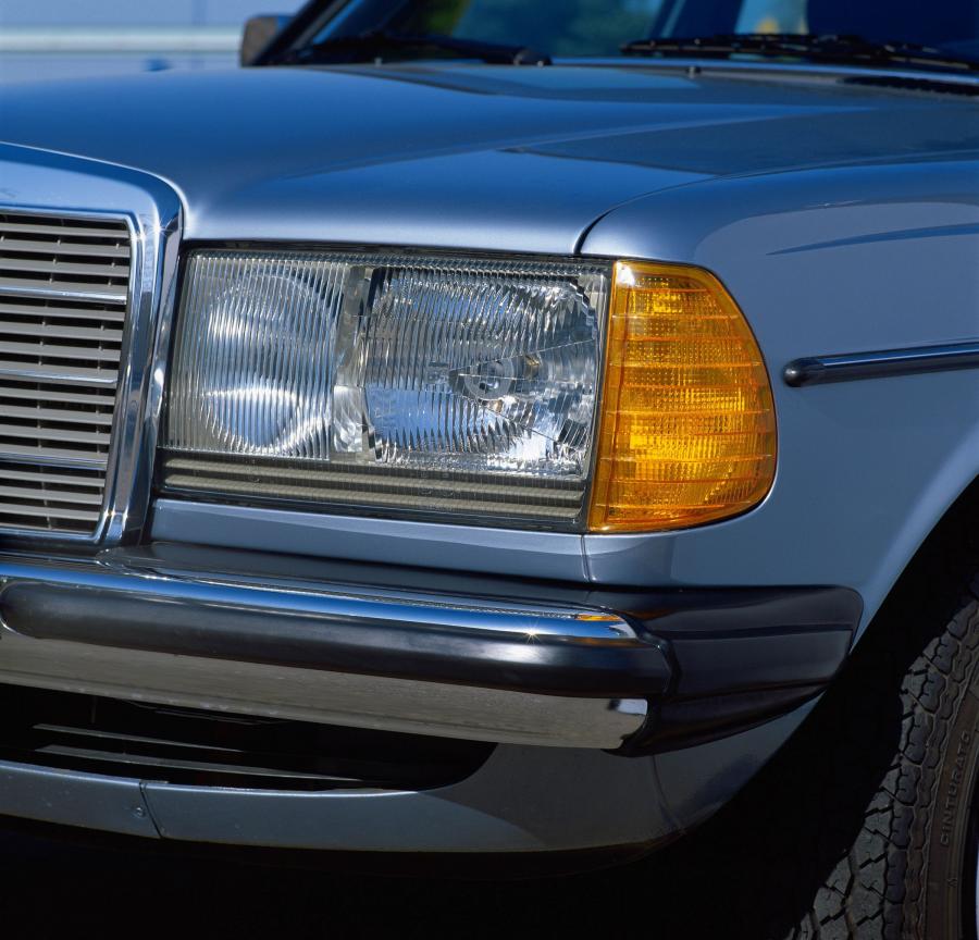  Mercedes-Benz E-Class 1976 года  (фото 3 из 5)
